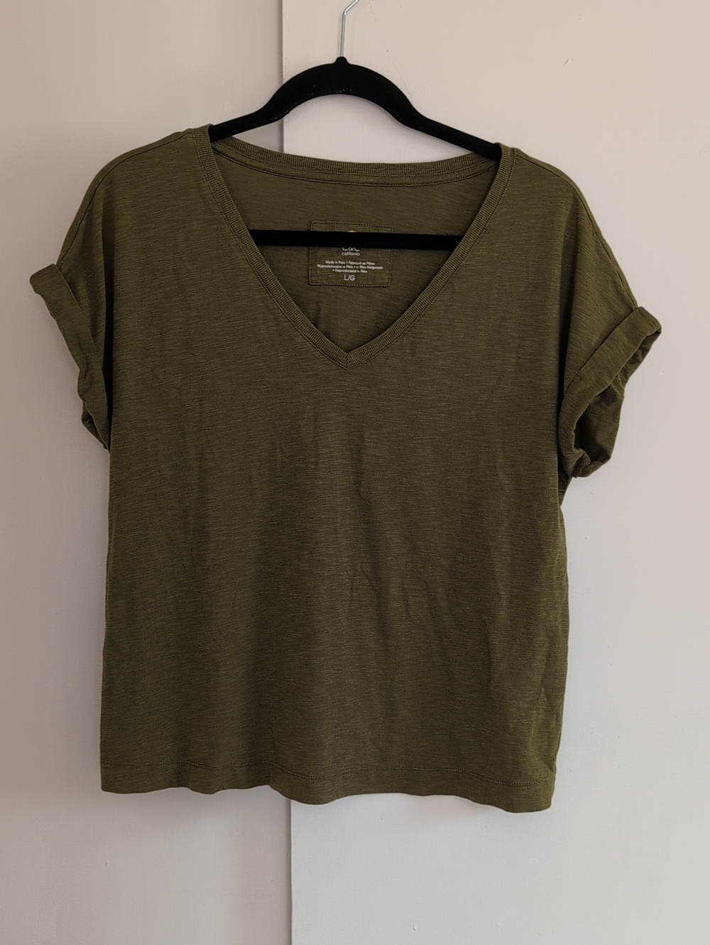 C&C California Olive Green V-Neck Tee Size Large EUC Soft Fabric